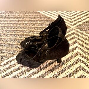 TT DANCEWEAR women’s size 7 Salsa Ballroom Latin Bachata Dance Shoes